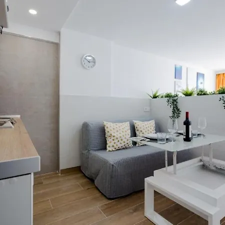 319 Modern Accommodation,sea View, Wi Fi And Pool Apartment
